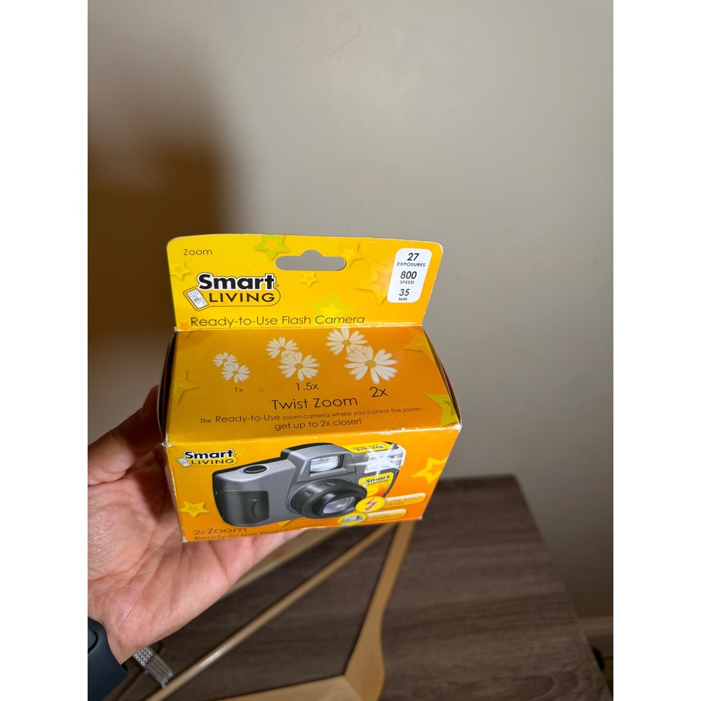 Smart Living Disposable Camera 2x Twist Zoom Flash 35mm ISO 800 27 Exp